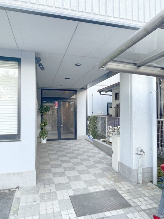 物件外観写真4　(エントランス部分)