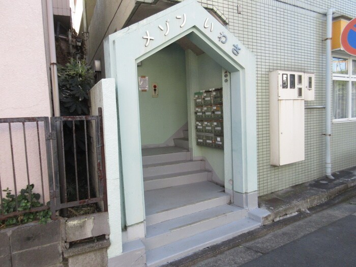 物件外観写真5　(エントランス部分)