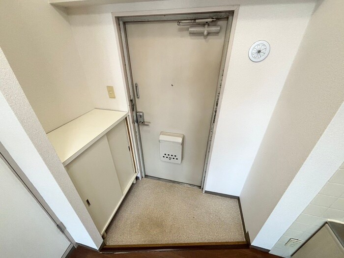 物件内観写真12　(玄関)