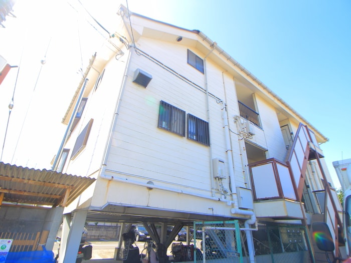 物件外観写真3　(エントランス部分)