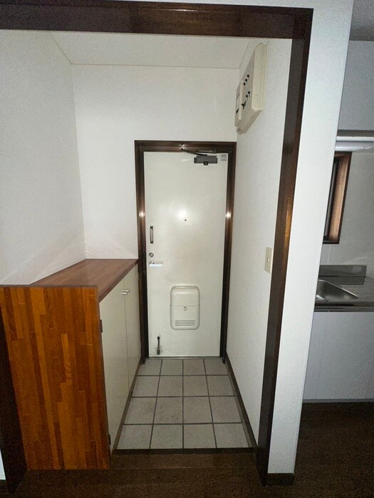 物件内観写真16　(玄関)