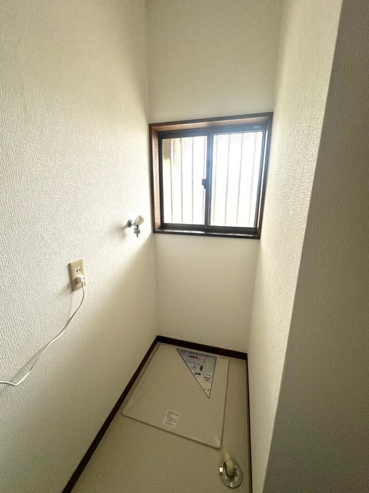 物件内観写真18　(洗濯機置場)