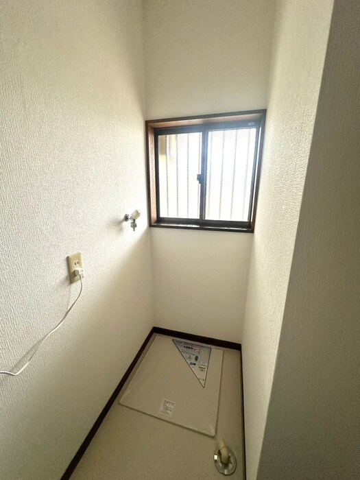 物件内観写真18　(洗濯機置場)