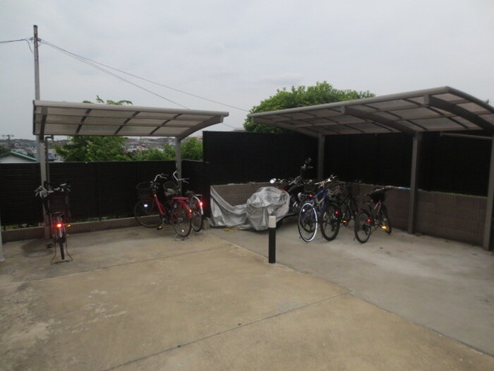 物件外観写真3　(駐輪場)