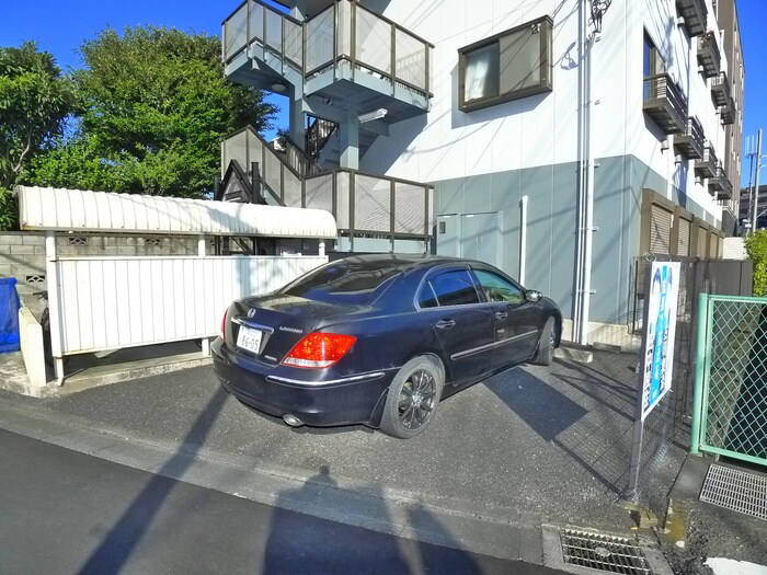 物件外観写真3　(駐車場)