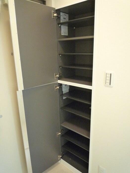 物件内観写真5　(靴箱)