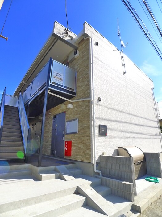 物件外観写真2　(エントランス部分)