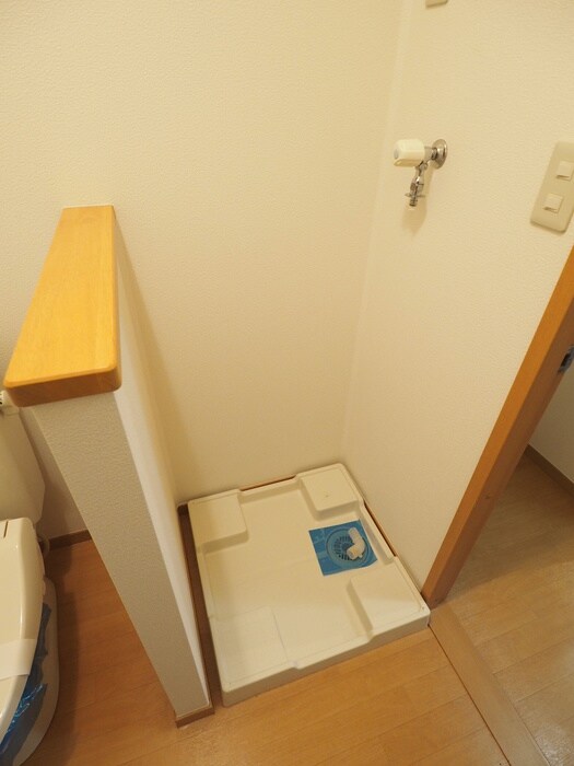 物件内観写真15　(洗濯機置場)