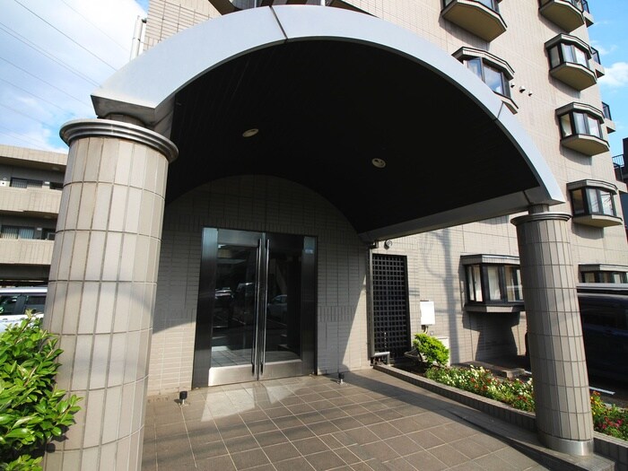 物件外観写真2　(エントランス部分)