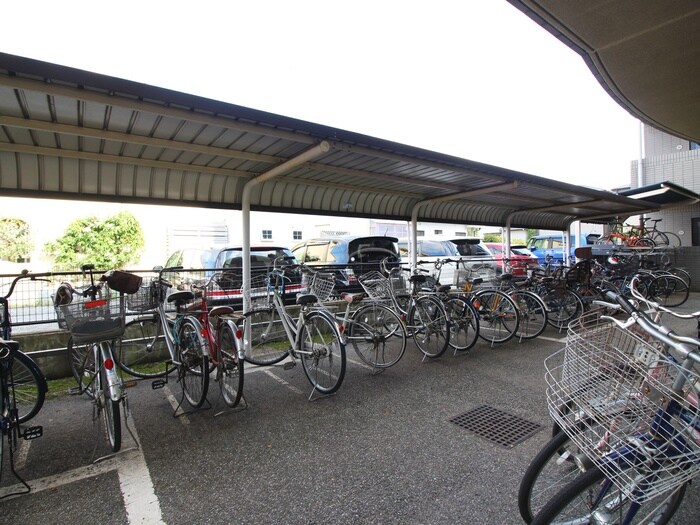 物件外観写真6　(駐輪場)