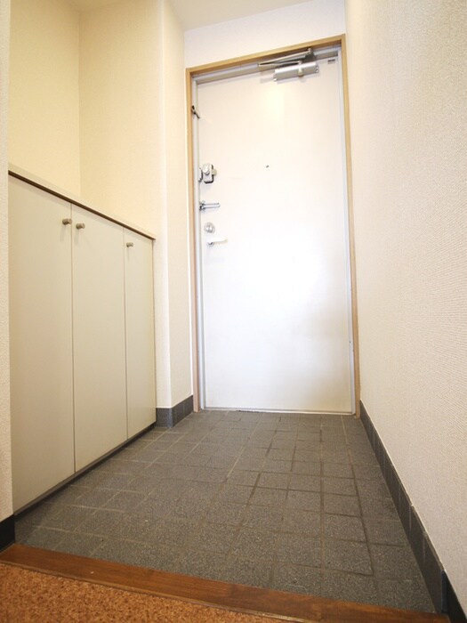 物件内観写真10　(玄関)