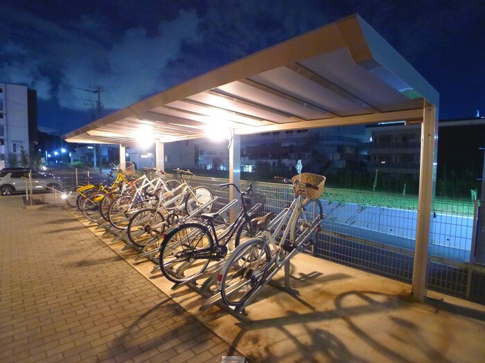 物件外観写真6　(駐輪場)