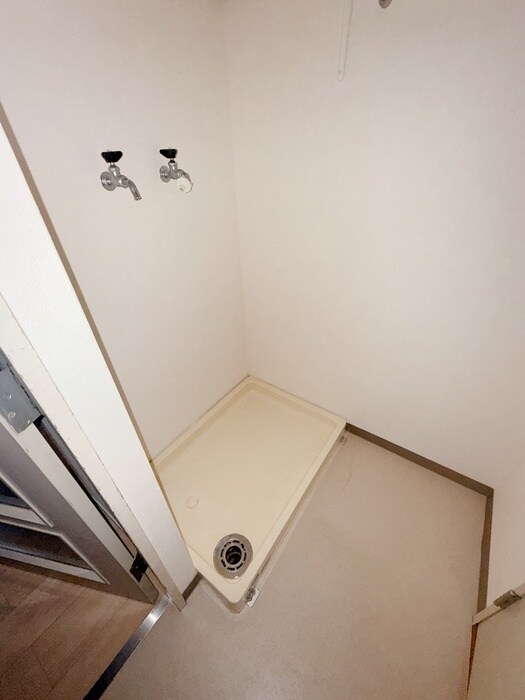 物件内観写真10　(洗濯機置場)