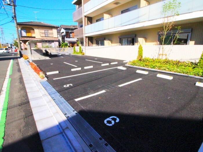 物件外観写真5　(駐車場)