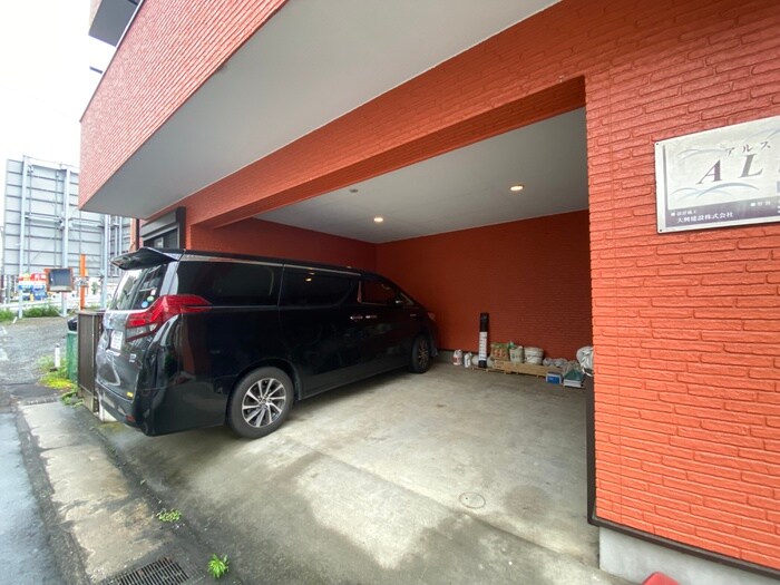 物件外観写真3　(駐車場)