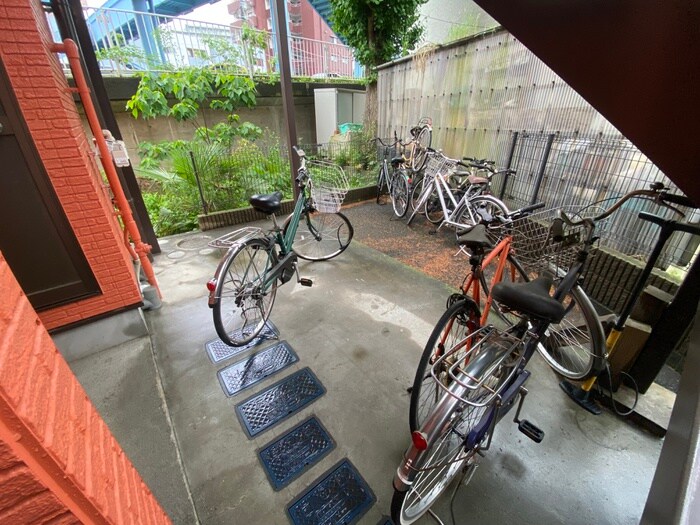 物件外観写真4　(駐輪場)