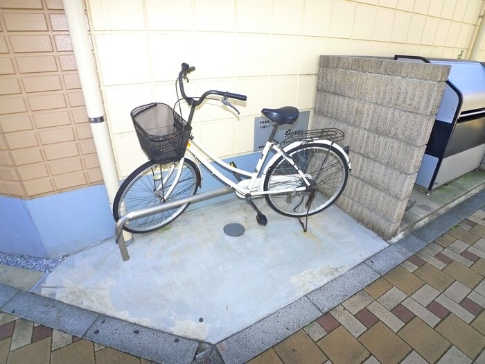物件外観写真3　(駐輪場)