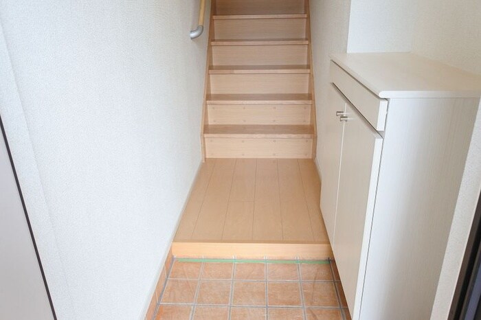 物件内観写真13　(玄関)