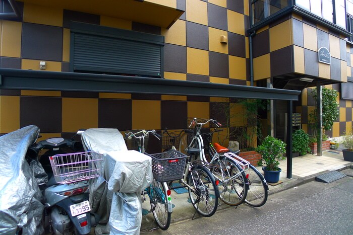 物件外観写真5　(駐輪場)