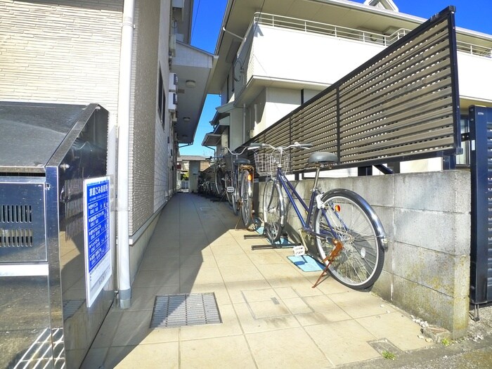 物件外観写真5　(エントランス部分)