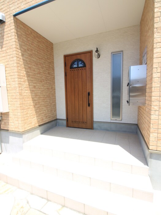 物件外観写真5　(エントランス部分)