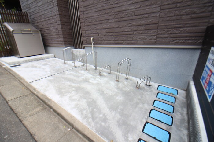 物件外観写真3　(駐輪場)