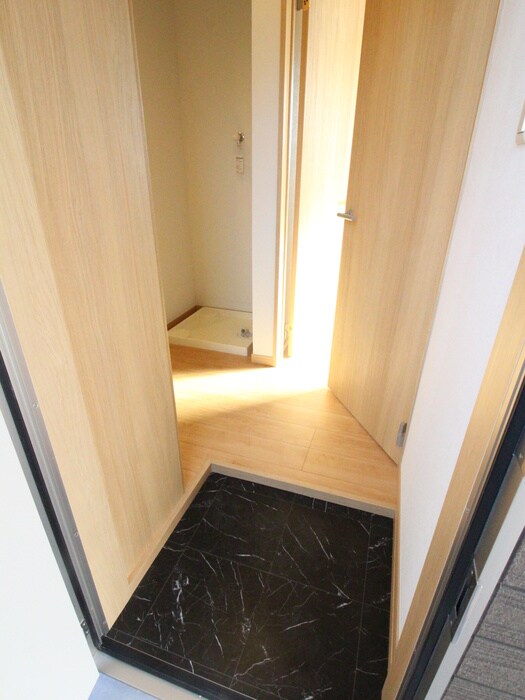 物件内観写真7　(玄関)