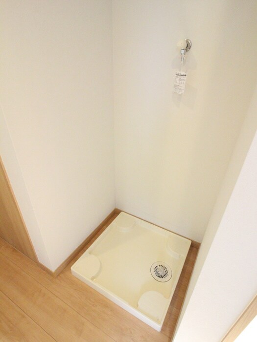 物件内観写真8　(洗濯機置場)