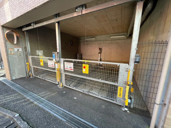 物件外観写真5　(駐車場)