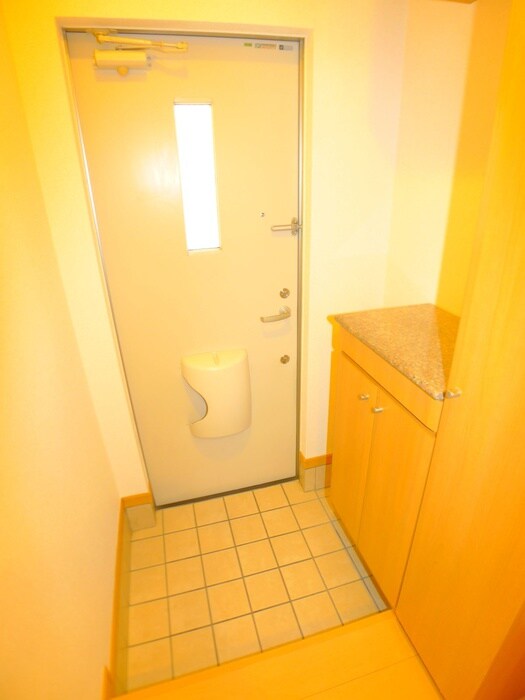 物件内観写真16　(玄関)