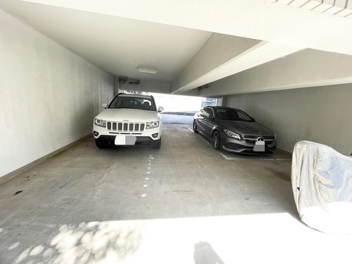 物件外観写真6　(駐車場)