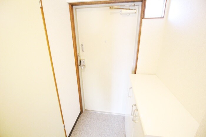 物件内観写真16　(玄関)