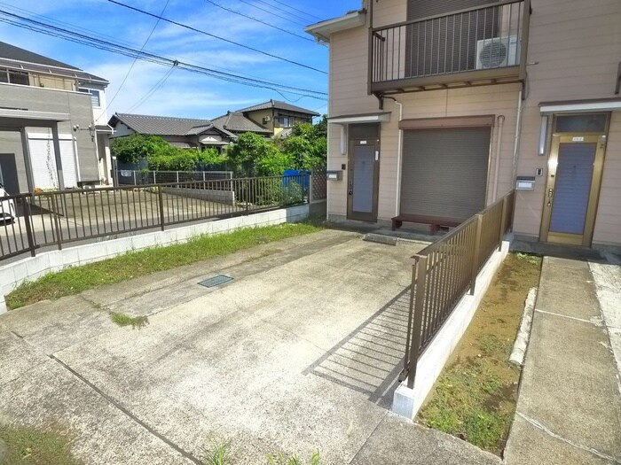 物件外観写真5　(駐車場)