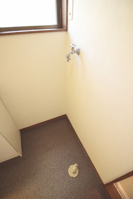 物件内観写真18　(洗濯機置場)