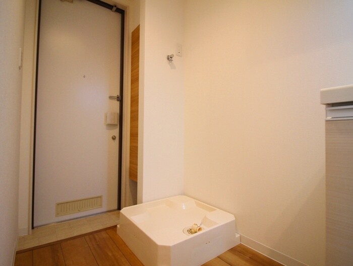 物件内観写真16　(洗濯機置場)