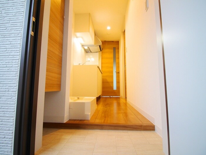 物件内観写真18　(玄関)