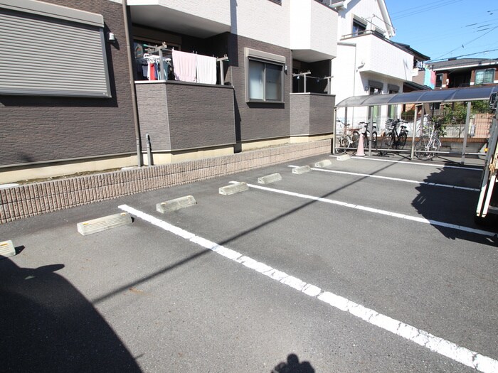 物件外観写真2　(駐車場)