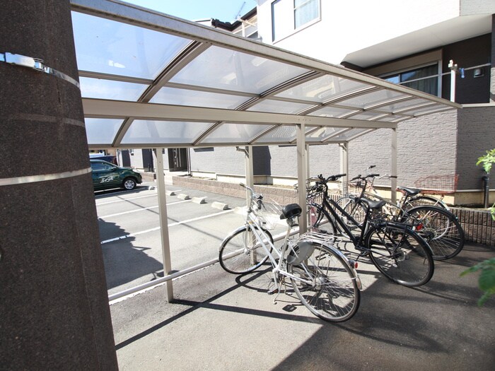 物件外観写真4　(駐輪場)
