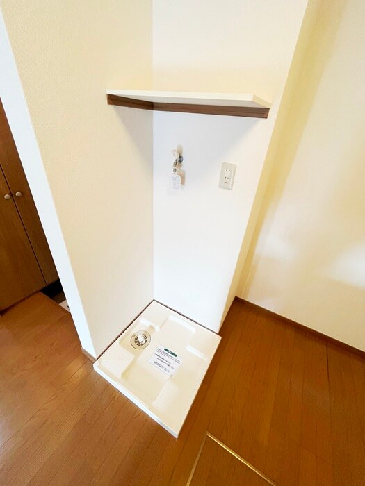 物件内観写真12　(洗濯機置場)