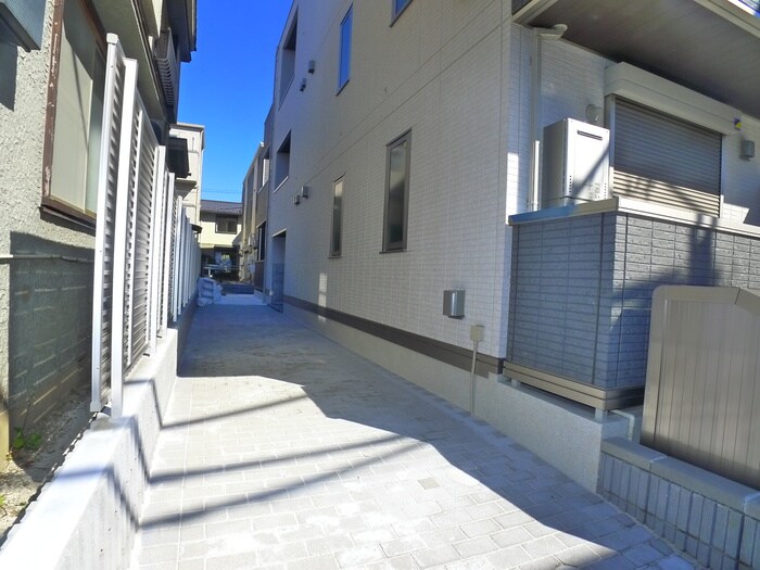 物件外観写真5　(エントランス部分)