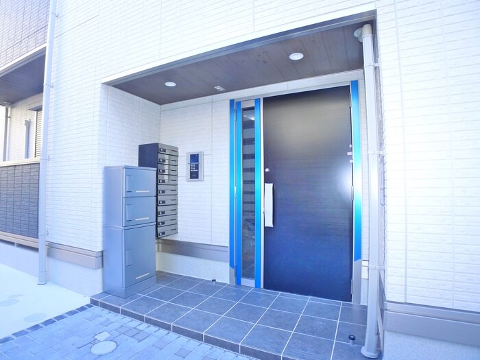 物件外観写真6　(エントランス部分)