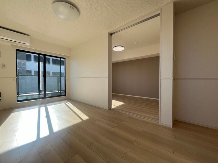 物件内観写真7　(室内からの展望)