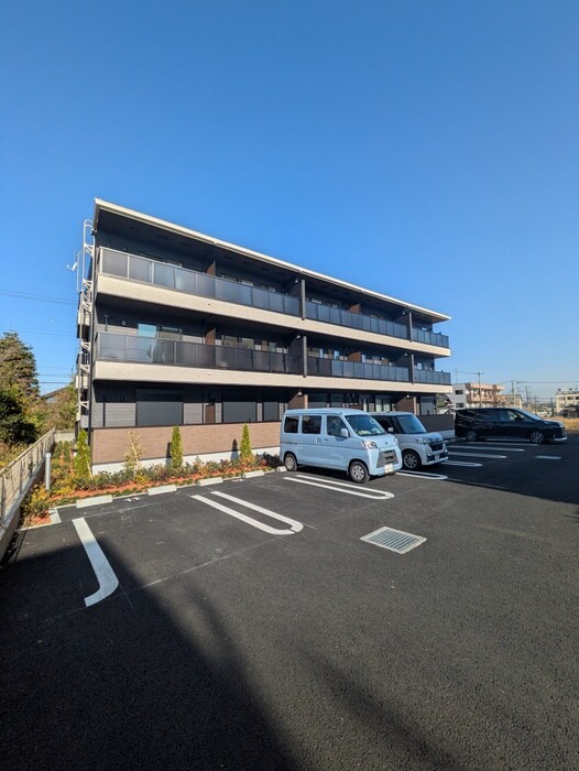 物件外観写真3　(駐車場)