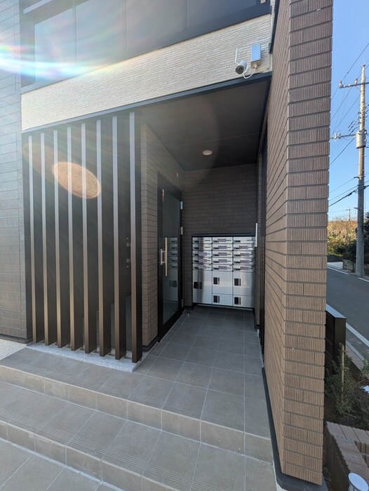 物件外観写真4　(エントランス部分)