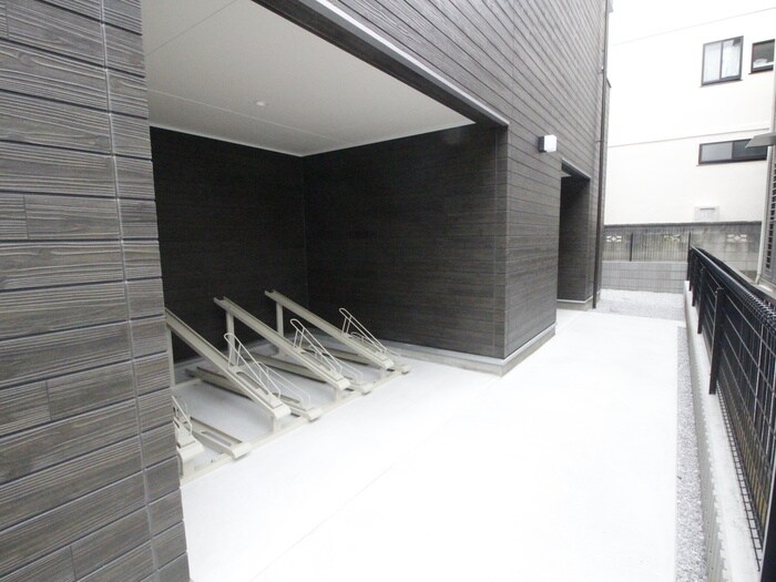物件外観写真3　(駐輪場)