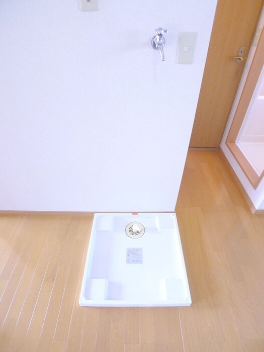 物件内観写真12　(洗濯機置場)