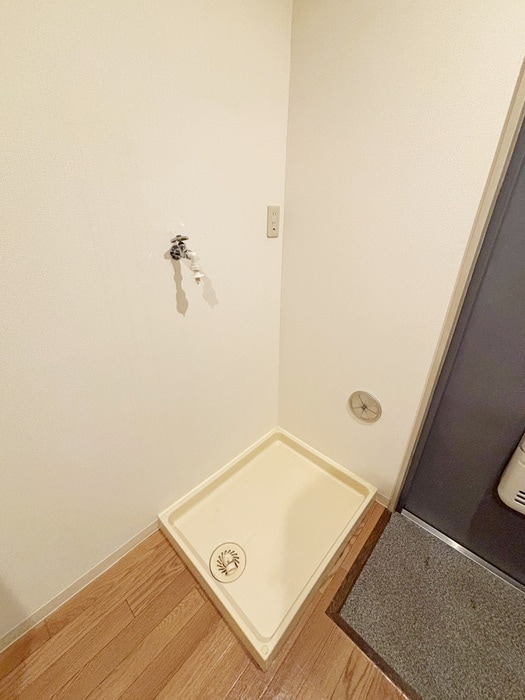 物件内観写真5　(洗濯機置場)