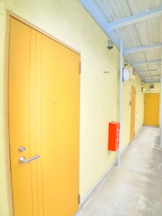 物件外観写真3　(エントランス部分)