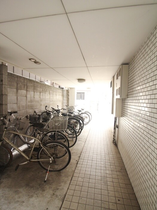 物件外観写真5　(駐輪場)