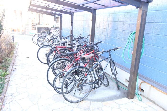 物件外観写真4　(駐輪場)